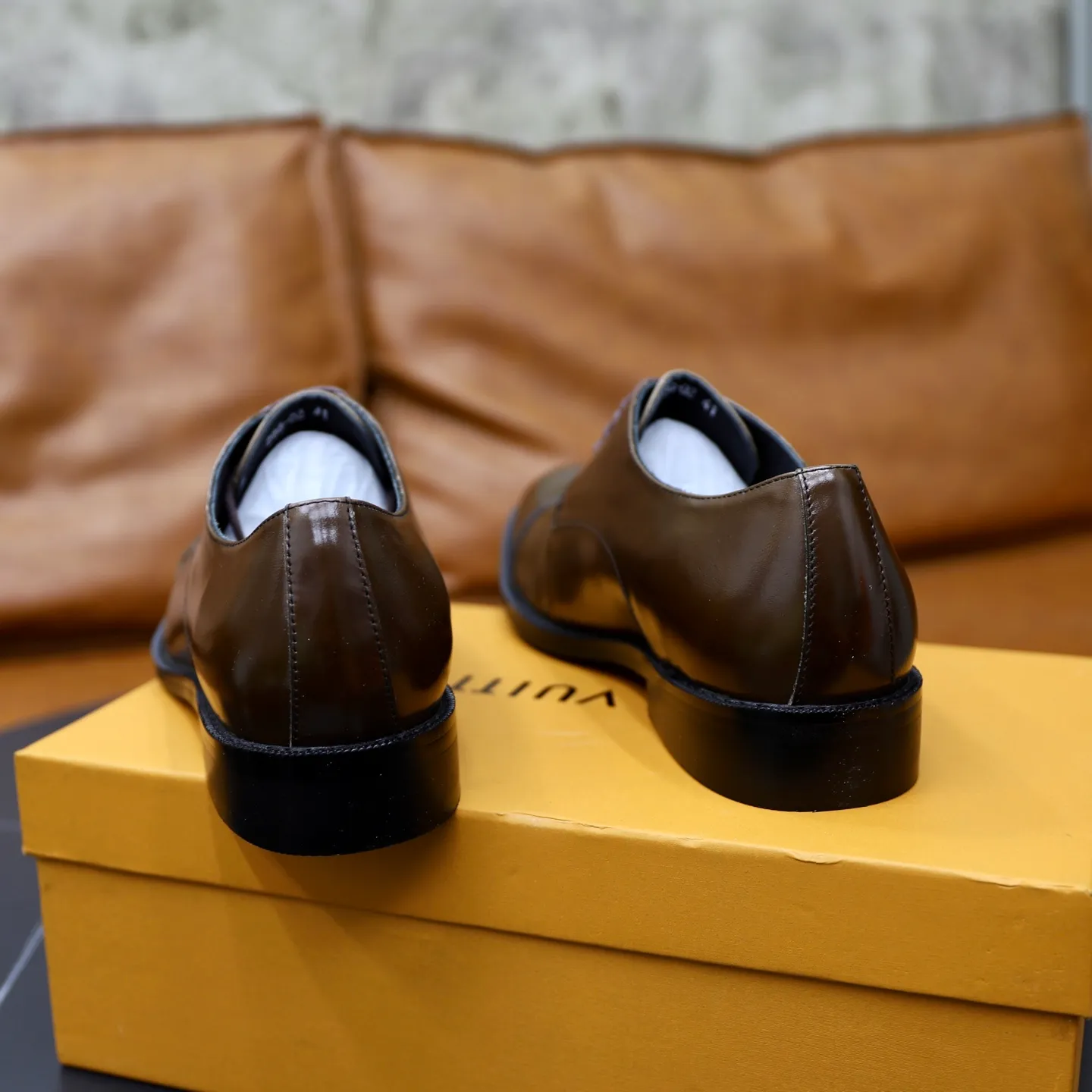 Ex-factory price: 500💰🙅‍♂️🙅‍♂️🙅‍♂️ Brand: LV Louis Vuitton Standard code: Men's size 38-44 (45 can be customized) Grade: Same style as the official website Original order quality Material: Original cowhide surface Comfortable cowhide lining Original outsole Style category: Men's fashionable casual leather shoes Distinguished big-name luxury elements Top luxury Color: actual picture color